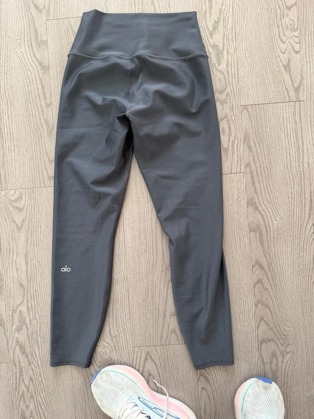 ALO Airlift Leggings - Picture 7 of 8